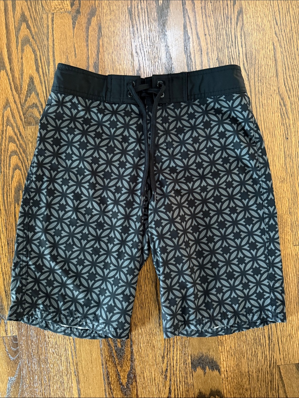 E Mossimo Supply Co. Women’s 30 Black & Gray Geometric Swim Board Shorts